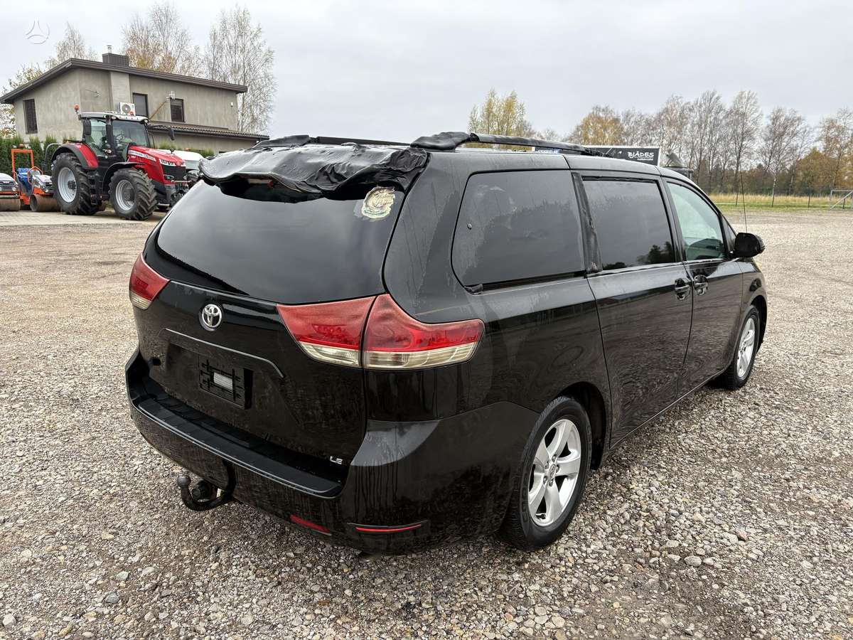 Toyota Sienna 2011 — photo 5