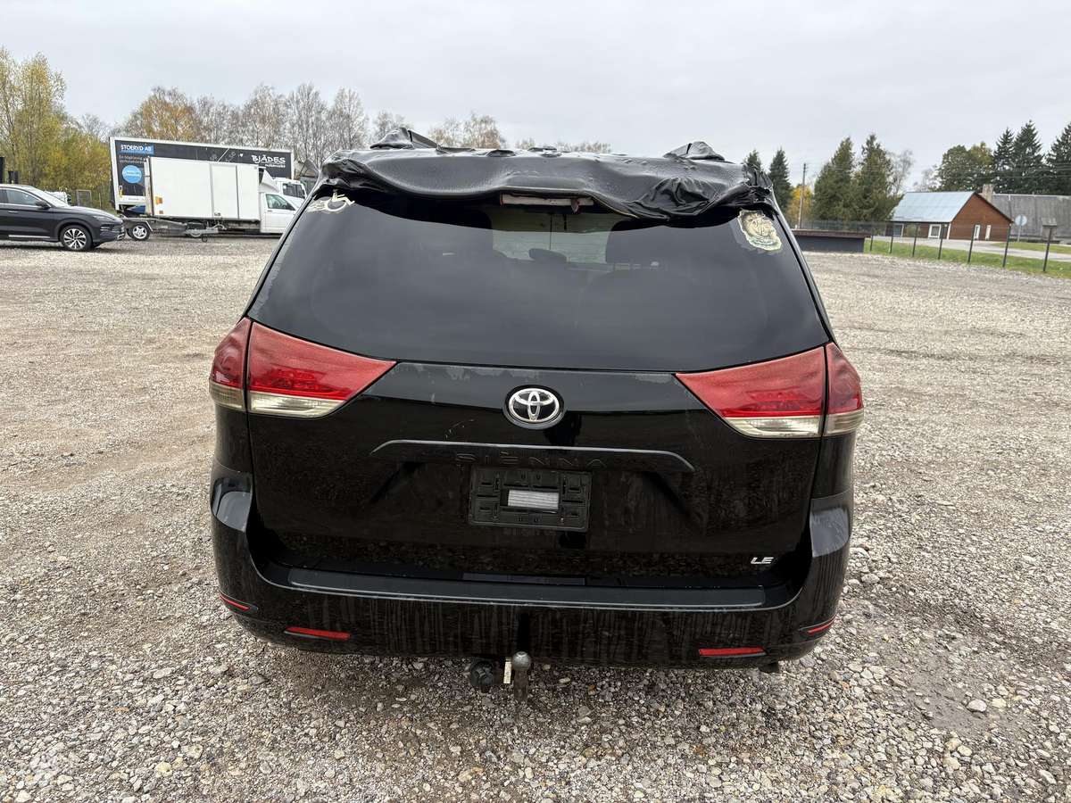 Toyota Sienna 2011 — photo 6