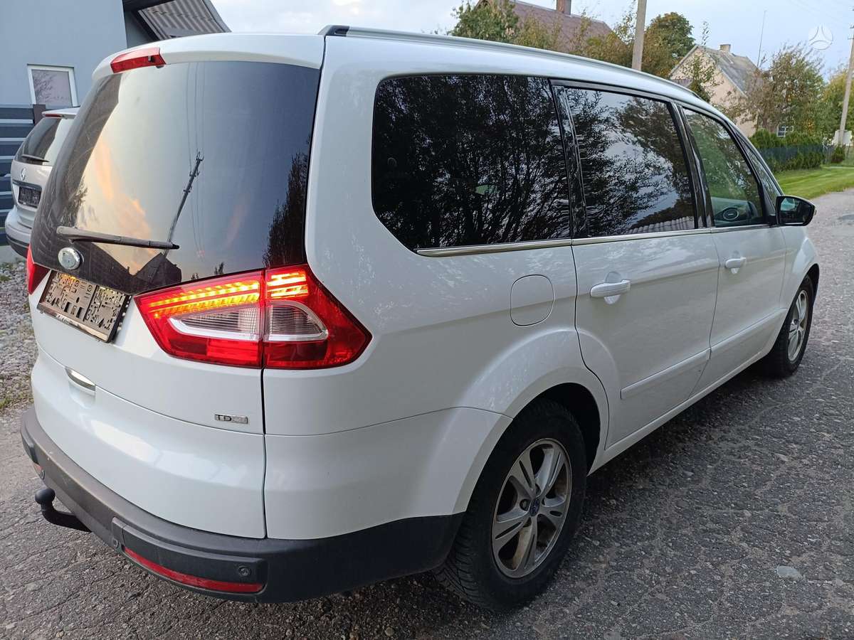 Ford Galaxy 2011 — interior