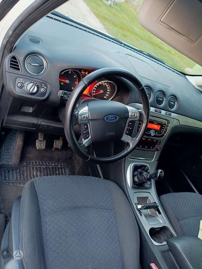 Ford Galaxy 2011 — photo 6