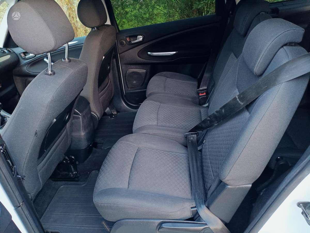 Ford Galaxy 2011 — photo 7
