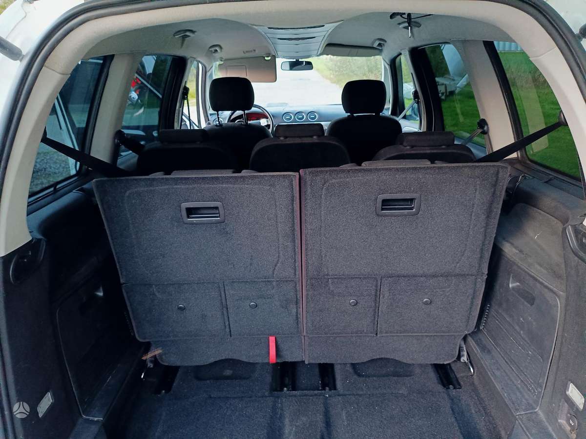 Ford Galaxy 2011 — photo 8