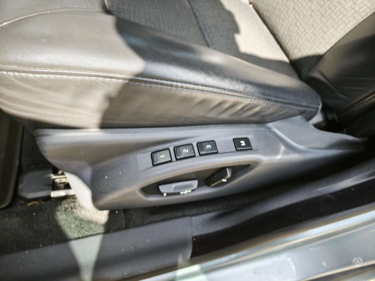 Volvo V70 2008 — photo 13
