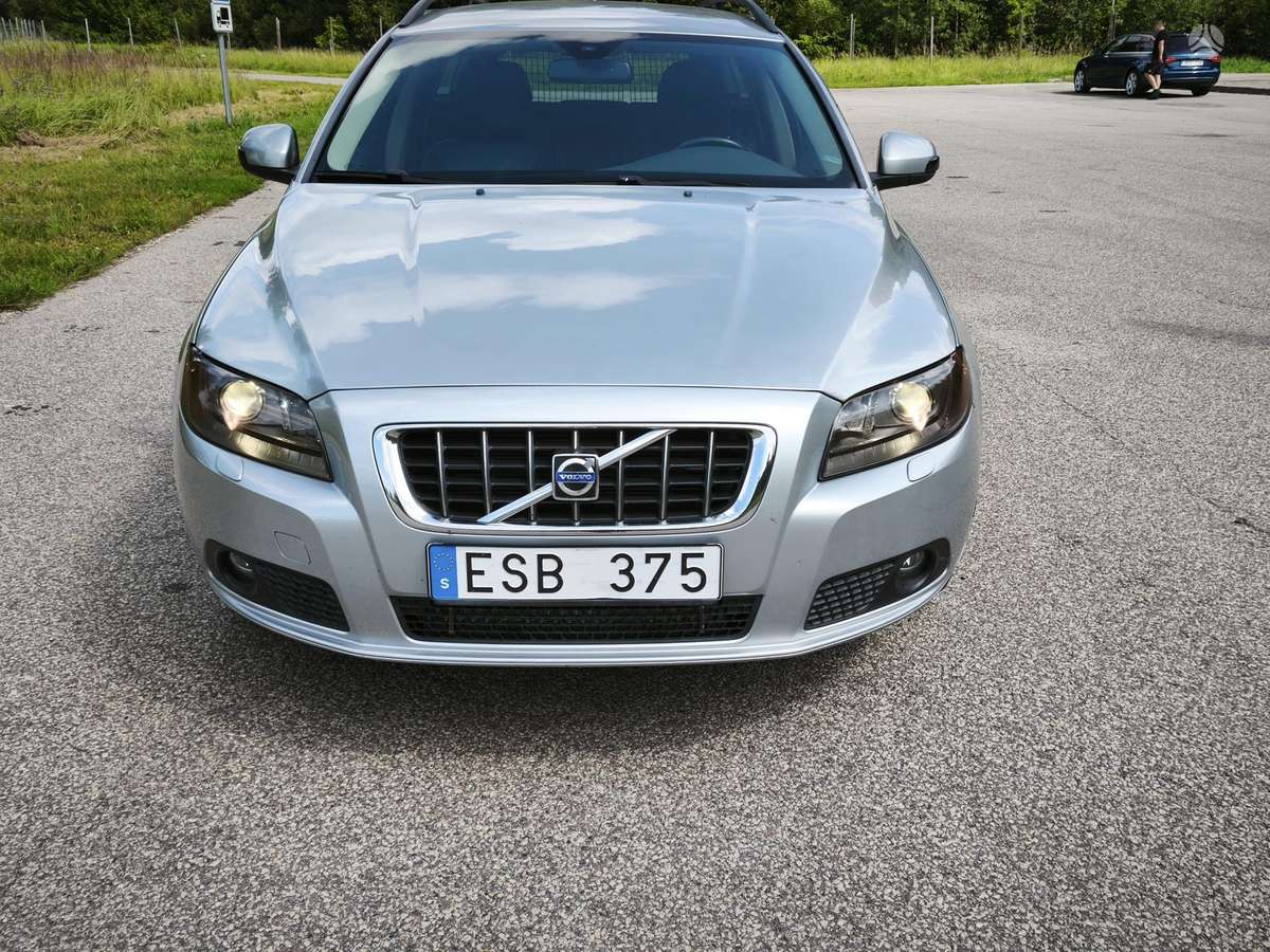 Volvo V70 2008 — rear view
