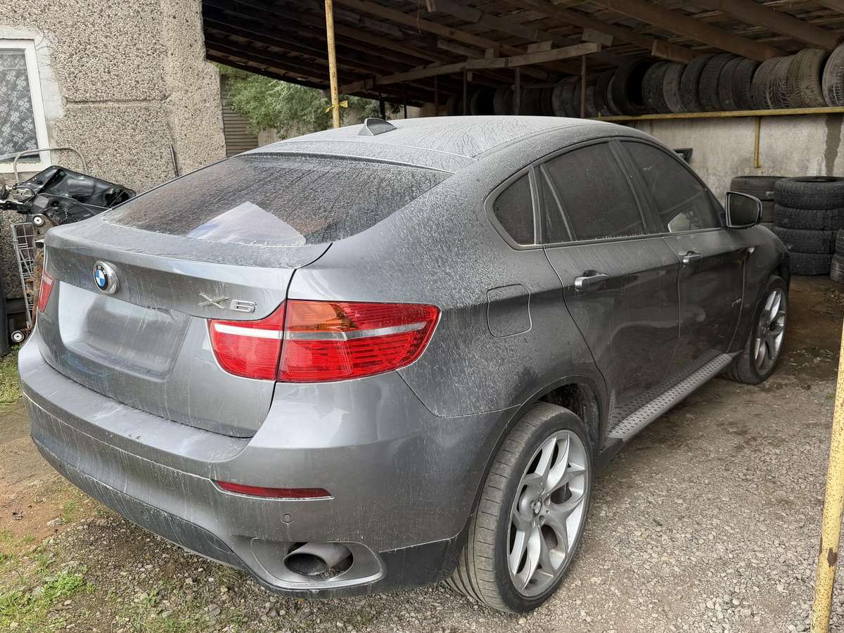 BMW X6 2008 — rear view