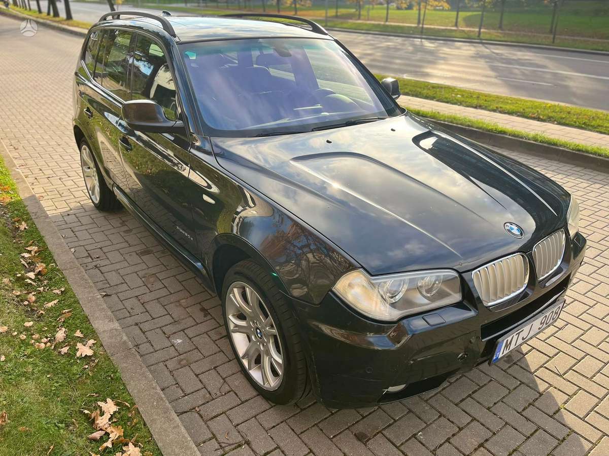 BMW X3 2010 — interior