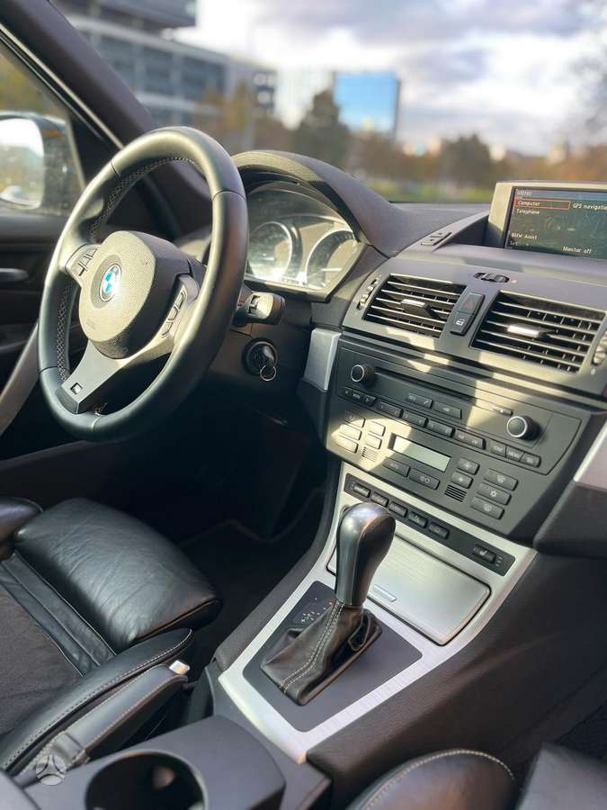 BMW X3 2010 — photo 7