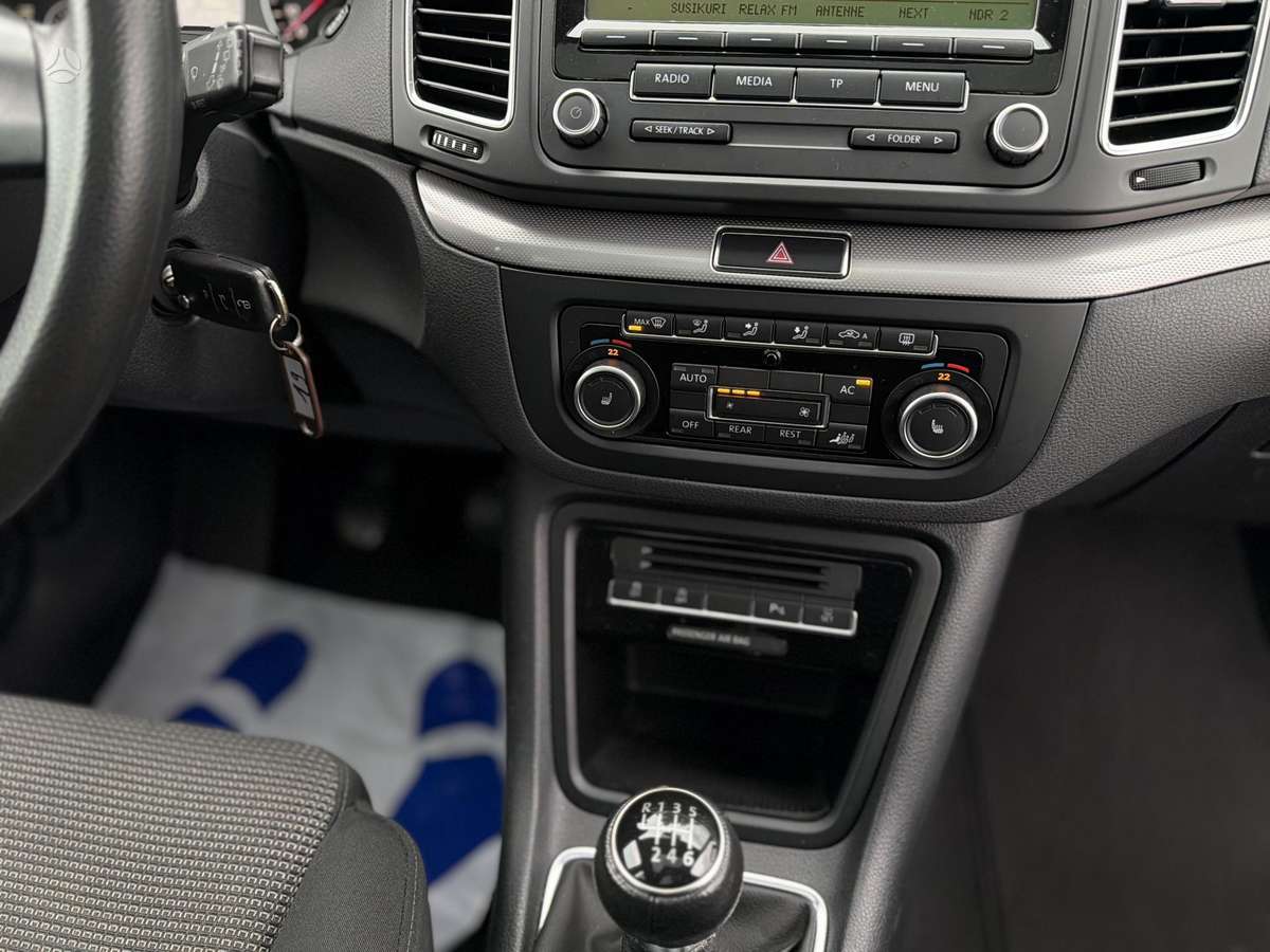 Volkswagen Sharan 2012 — photo 19