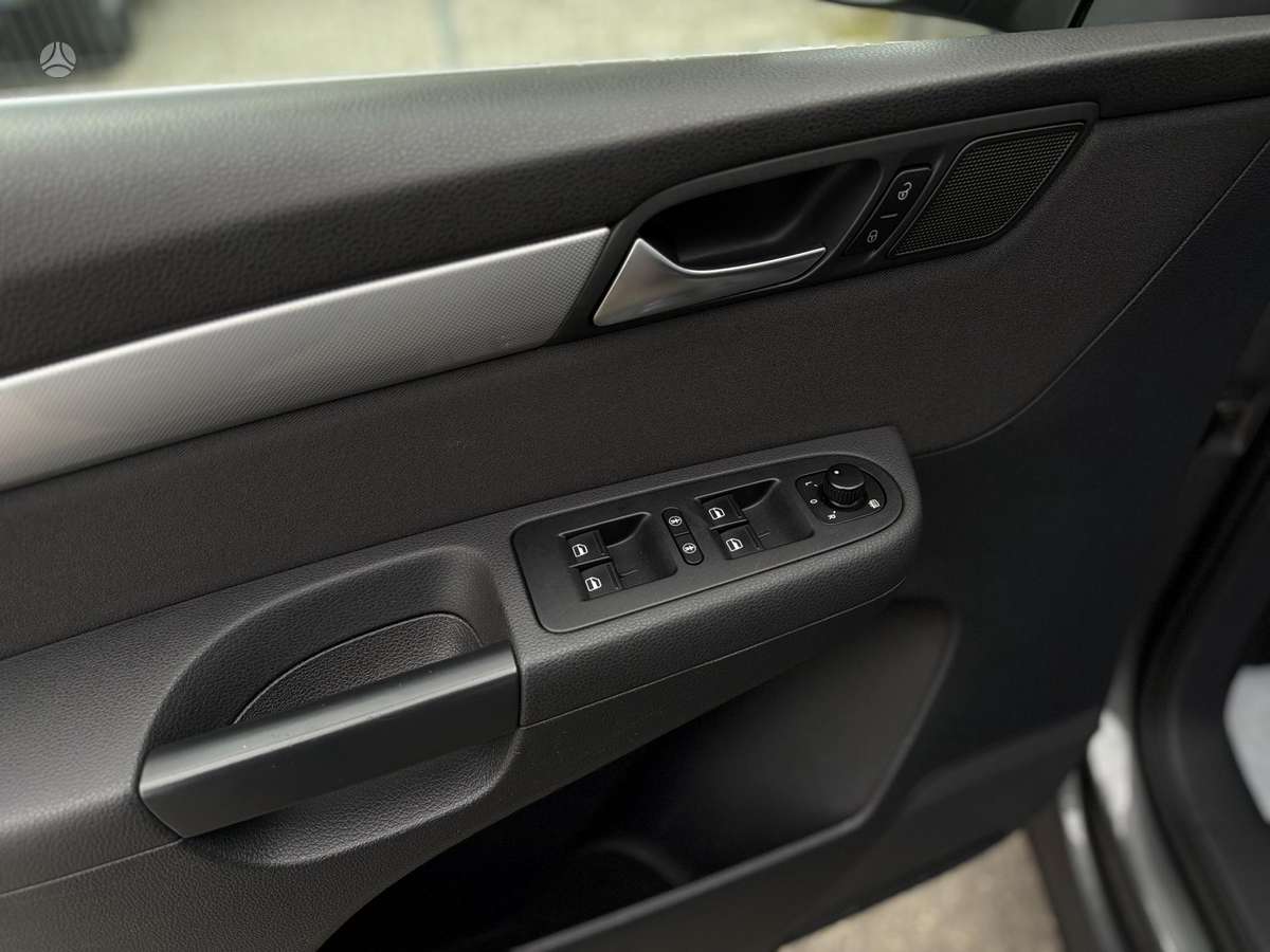 Volkswagen Sharan 2012 — photo 21