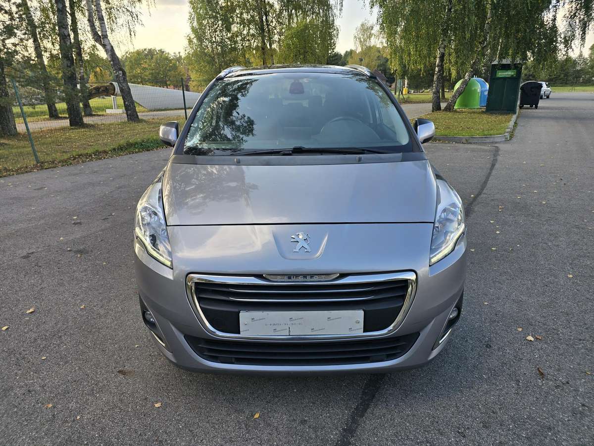 Peugeot 5008 2014 — вигляд ззаду