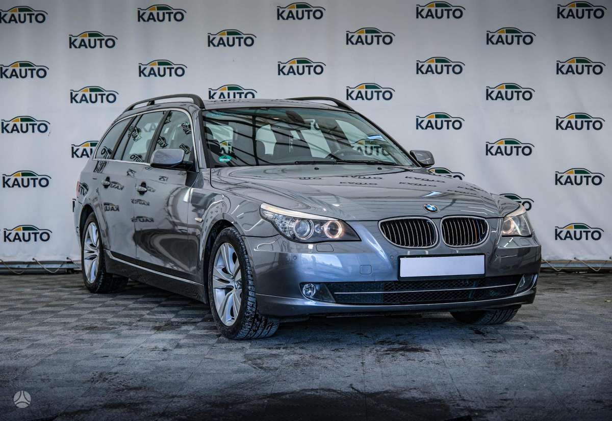 BMW 520 2009 — вигляд ззаду