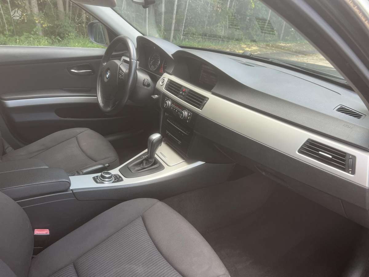 BMW 325 2008 — photo 11
