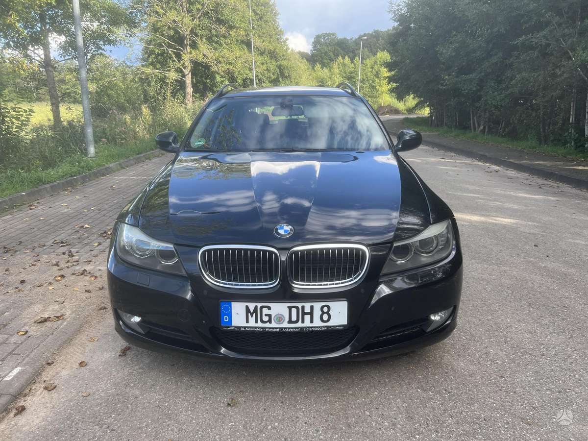BMW 325 2008 — rear view