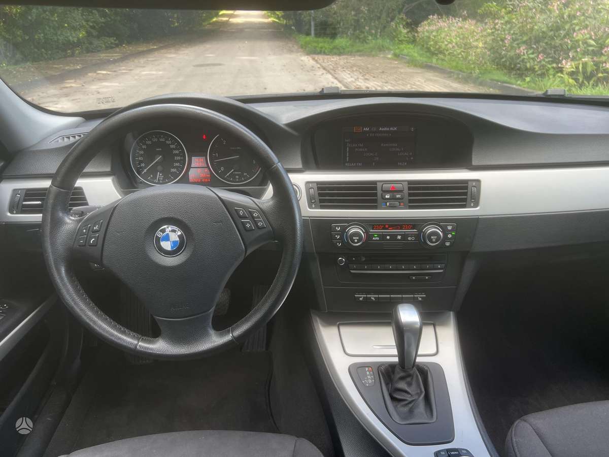BMW 325 2008 — photo 7