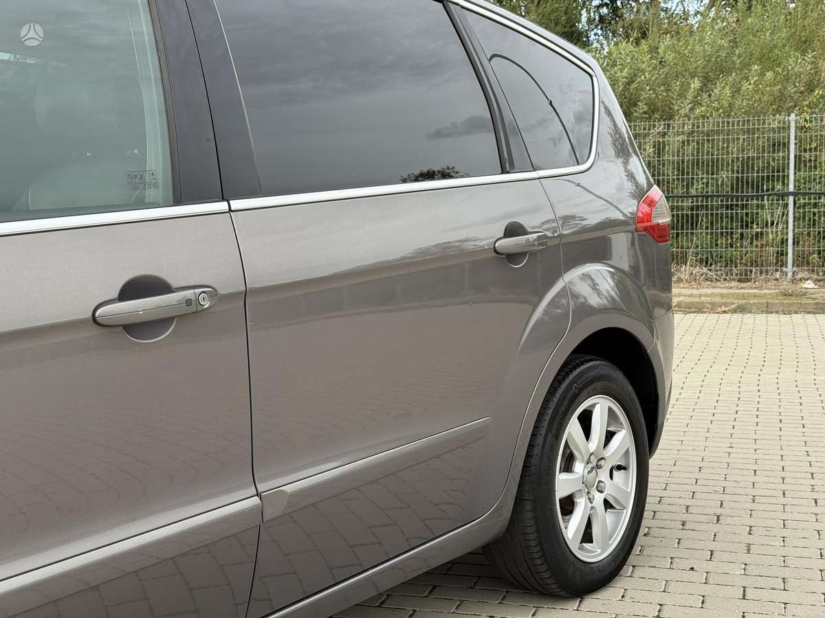 Ford S-MAX 2013 — photo 10
