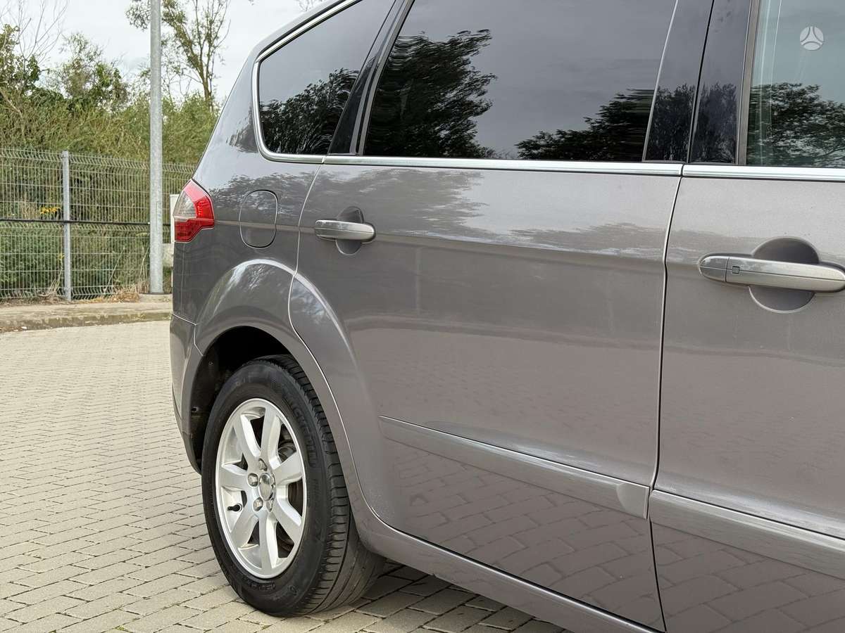 Ford S-MAX 2013 — photo 11