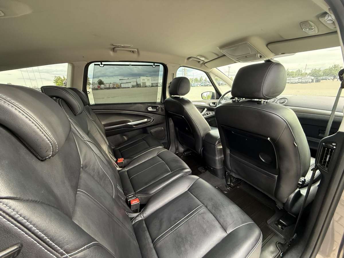 Ford S-MAX 2013 — photo 16