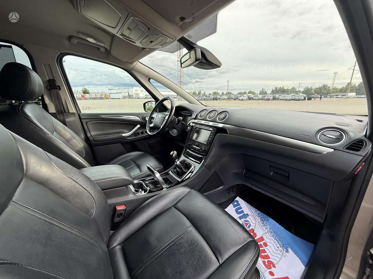 Ford S-MAX 2013 — photo 19