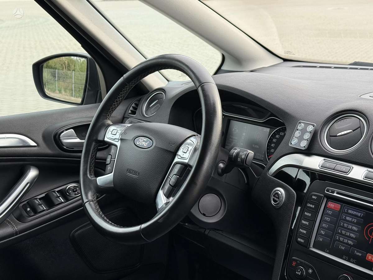 Ford S-MAX 2013 — photo 21