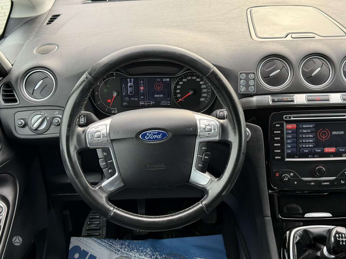Ford S-MAX 2013 — photo 23