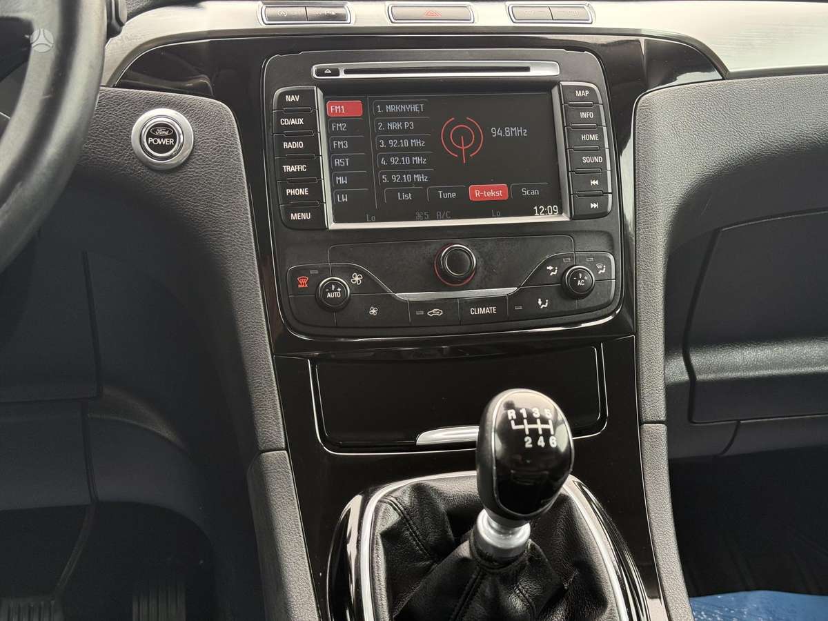 Ford S-MAX 2013 — photo 24