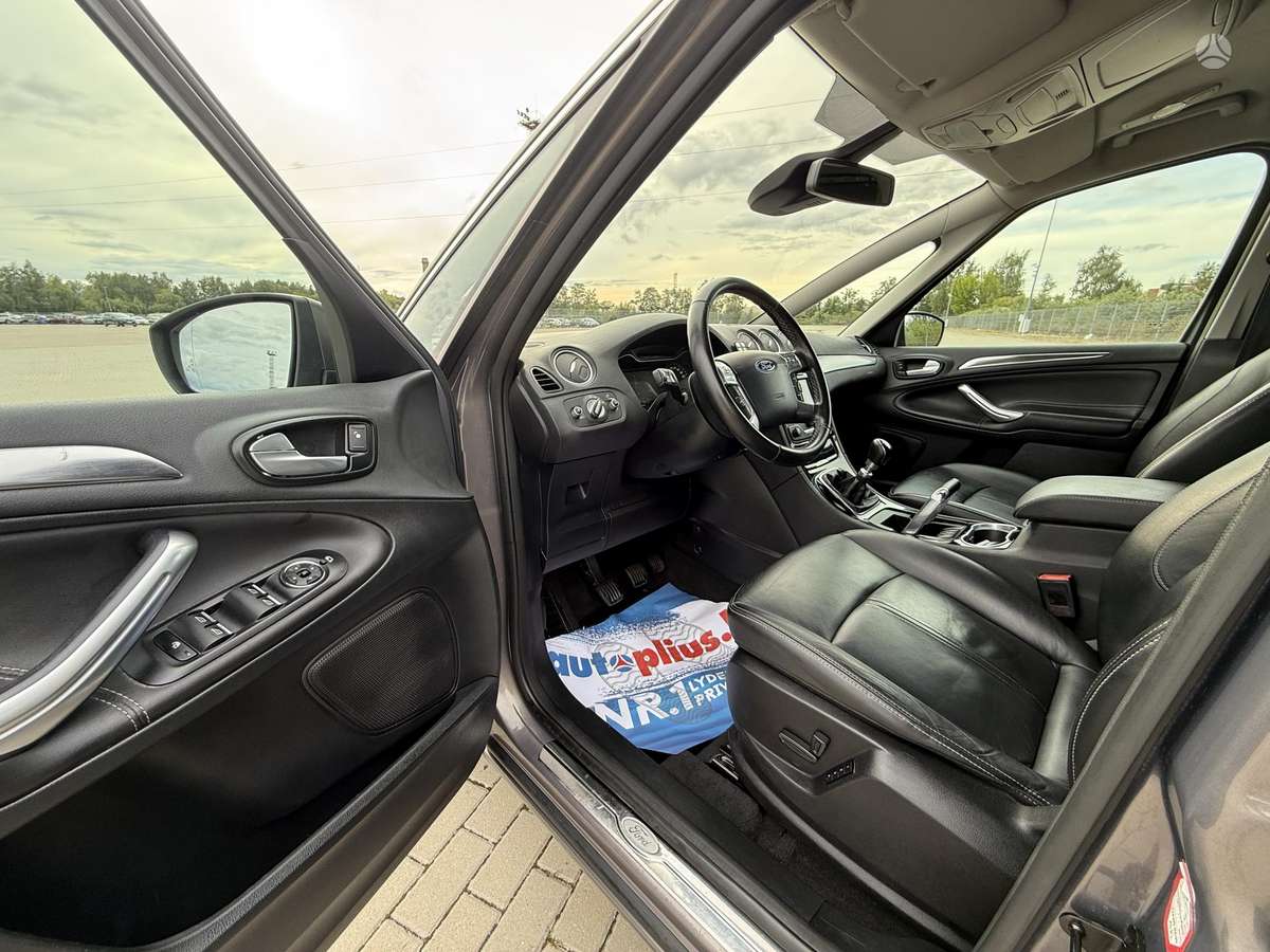 Ford S-MAX 2013 — photo 26
