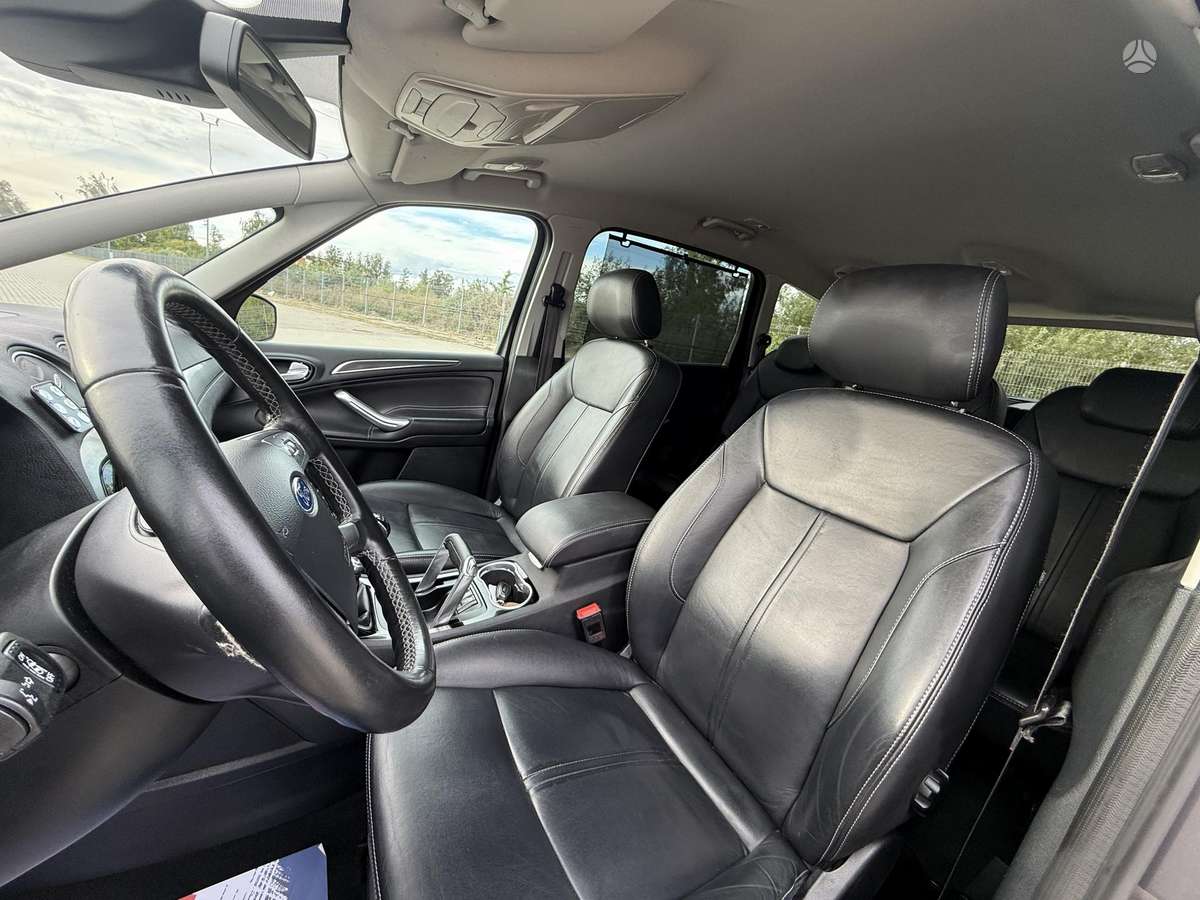 Ford S-MAX 2013 — photo 28