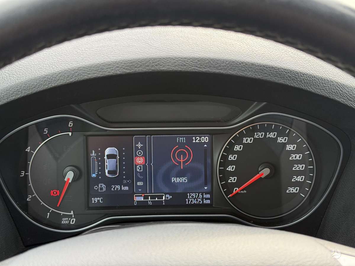 Ford S-MAX 2013 — photo 29