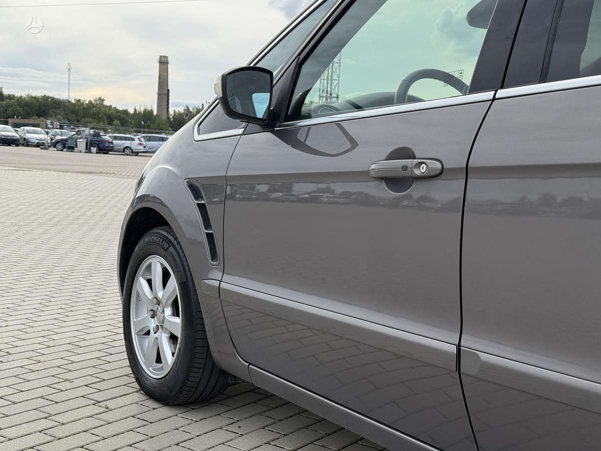Ford S-MAX 2013 — photo 9