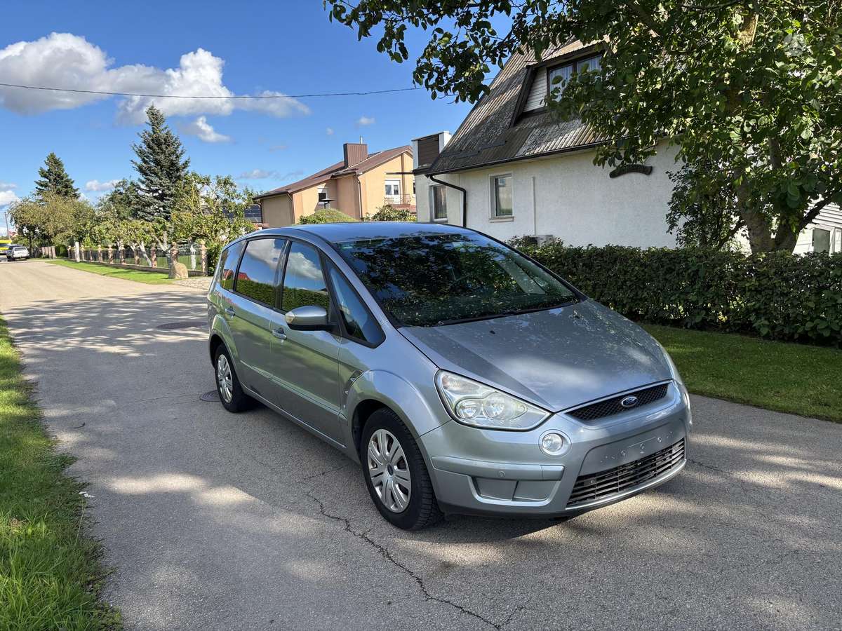 Ford S-MAX 2008 — rear view