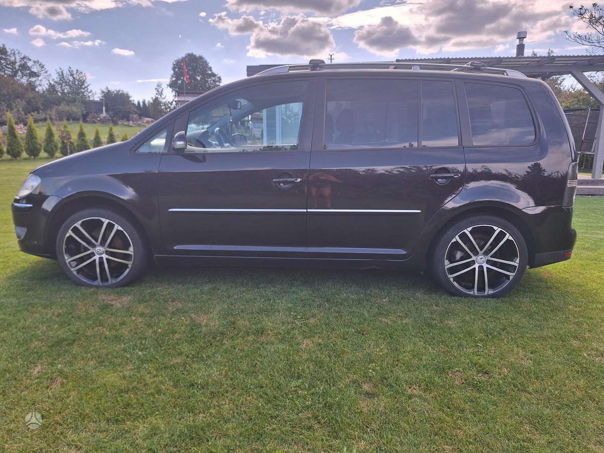 Volkswagen Touran 2007 — rear view