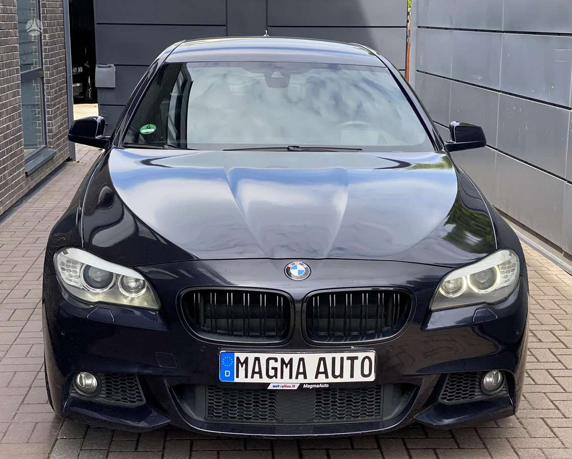 BMW 535 2013 — салон