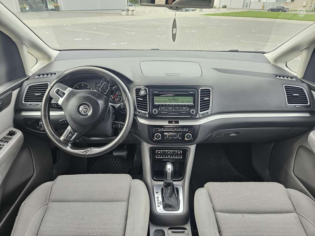 Volkswagen Sharan 2011 — photo 15