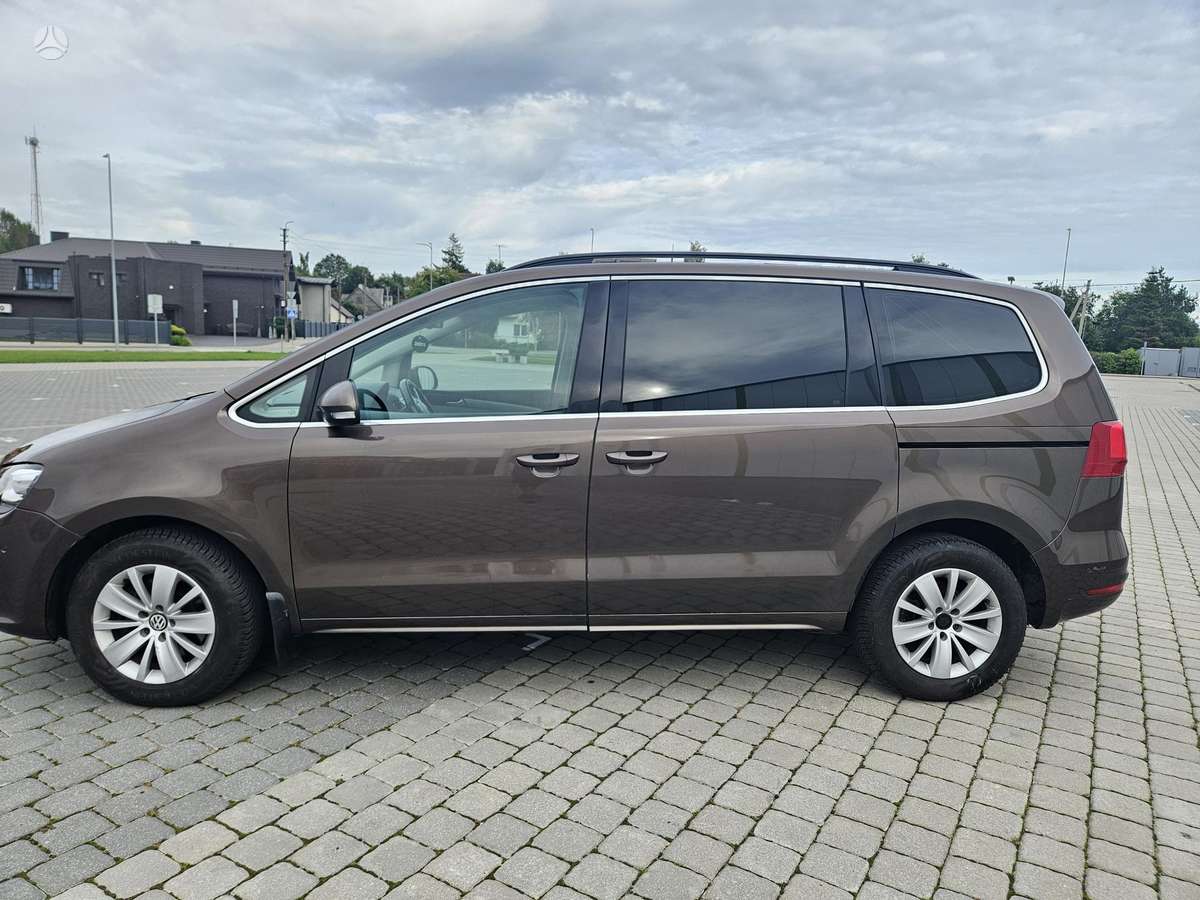 Volkswagen Sharan 2011 — rear view