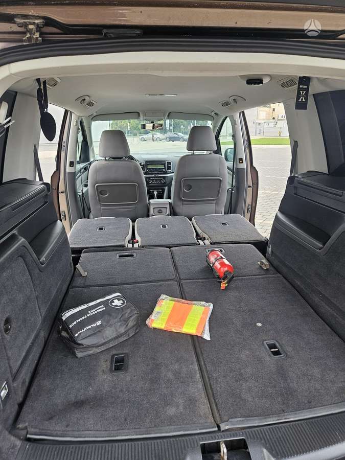 Volkswagen Sharan 2011 — photo 9