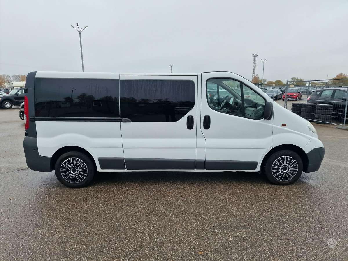 Opel Vivaro 2010 — двигун 2500 cm³, 145 HP (107kW)