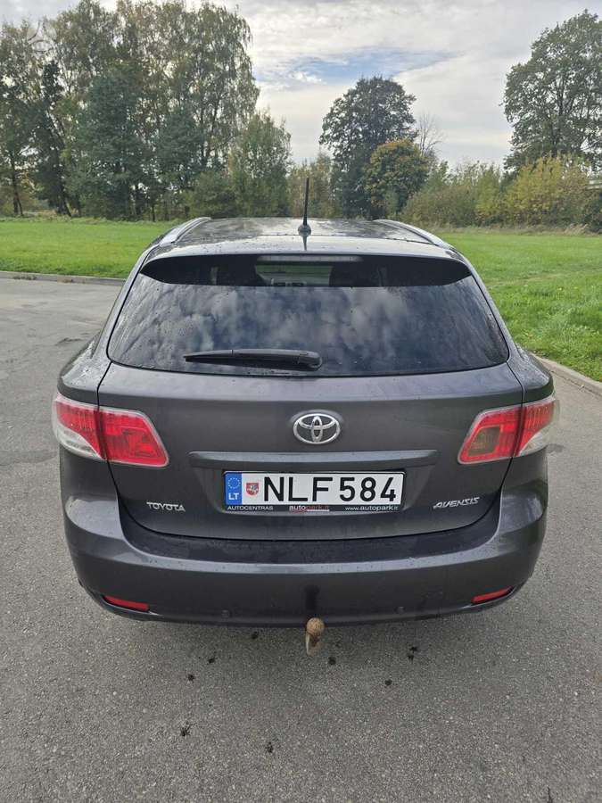 Toyota Avensis 2011 — engine 1987 cm³, 152 HP (112kW)