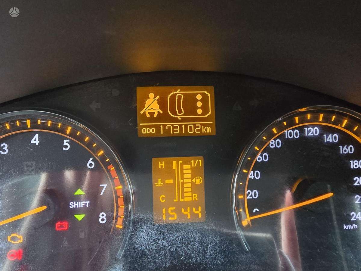 Toyota Avensis 2011 — photo 6