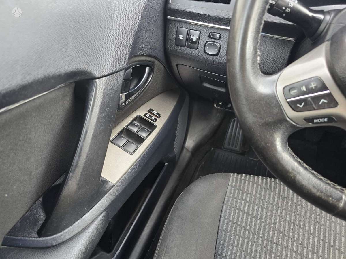 Toyota Avensis 2011 — photo 7