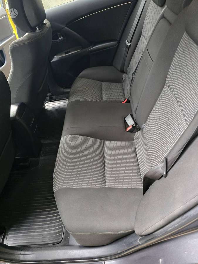 Toyota Avensis 2011 — photo 8