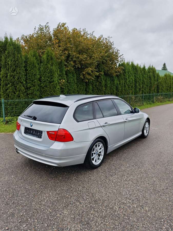 BMW 320 2012 — вигляд ззаду