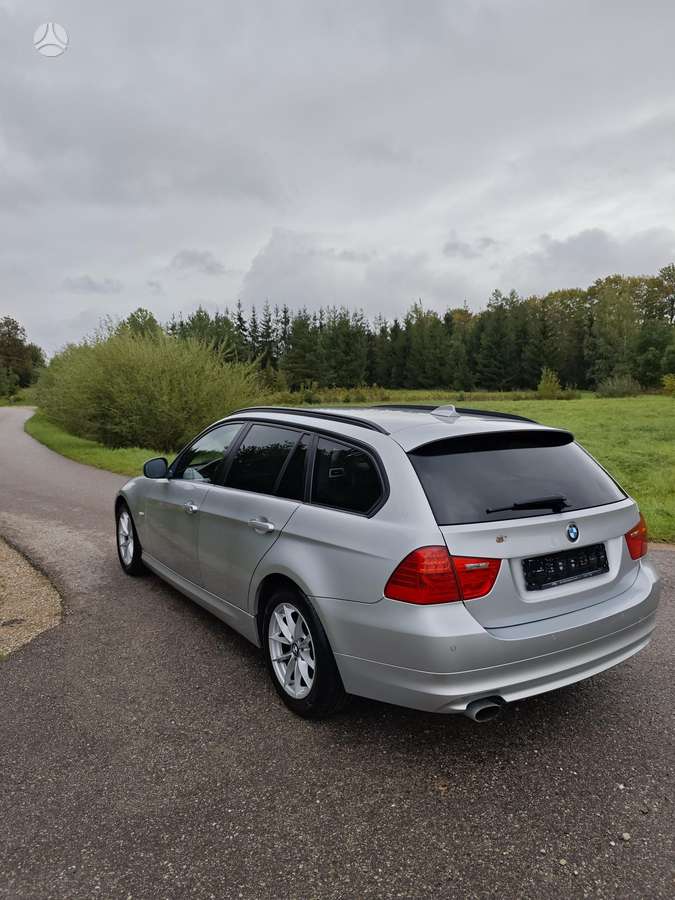 BMW 320 2012 — салон