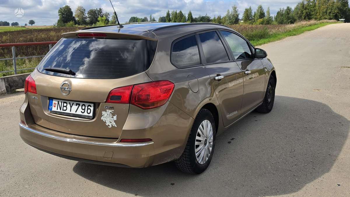 Opel Astra 2013 — engine 1686 cm³, 131 HP (96kW)