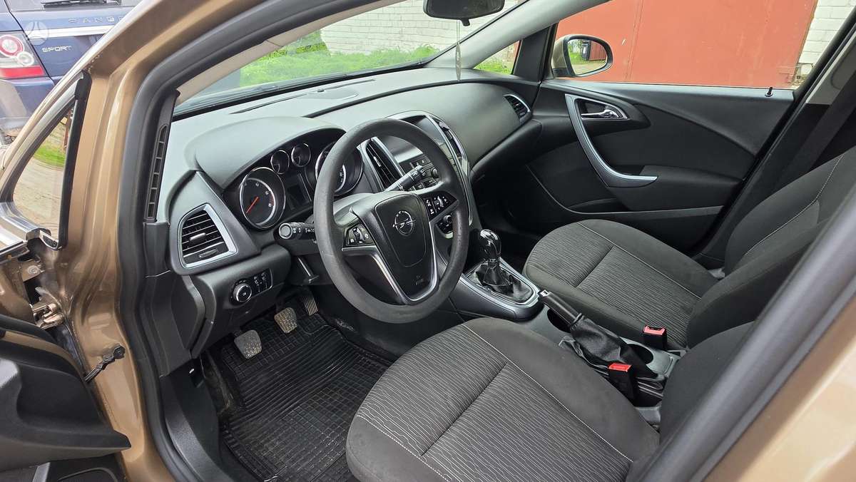 Opel Astra 2013 — photo 5
