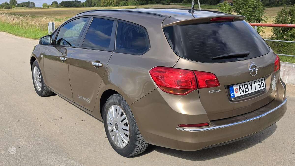 Opel Astra 2013 — photo 6
