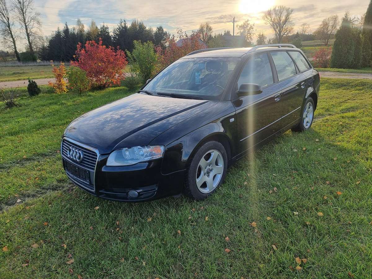 Audi A4 2006 — салон