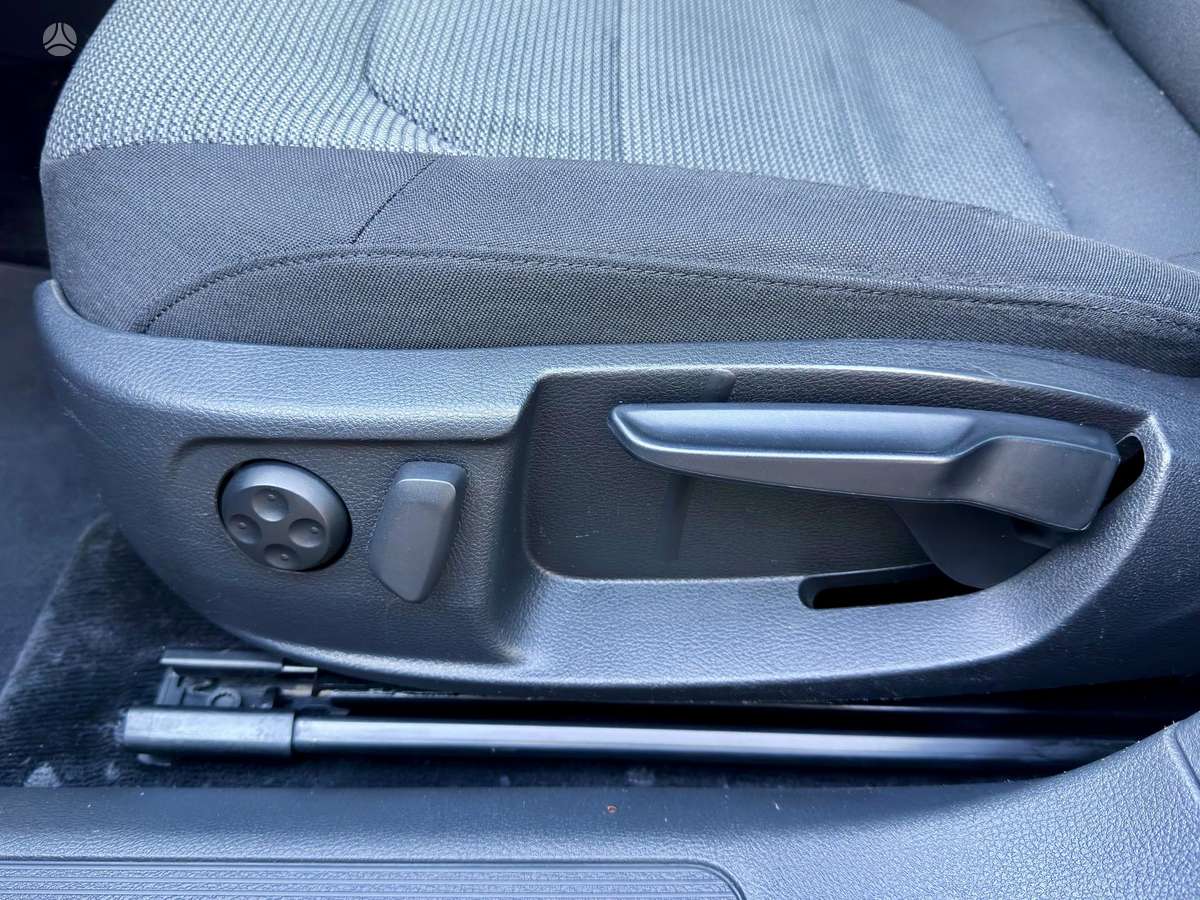 Volkswagen Passat 2011 — photo 11