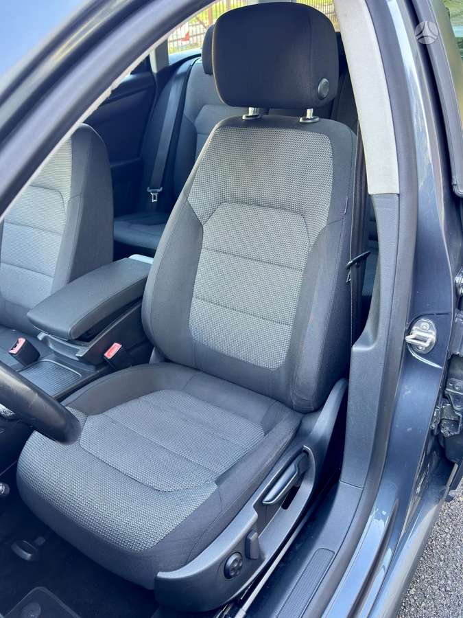 Volkswagen Passat 2011 — photo 12