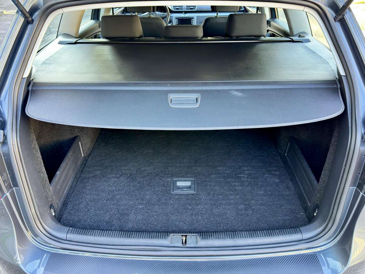 Volkswagen Passat 2011 — photo 15