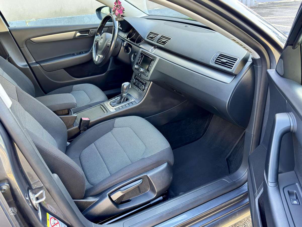 Volkswagen Passat 2011 — photo 17